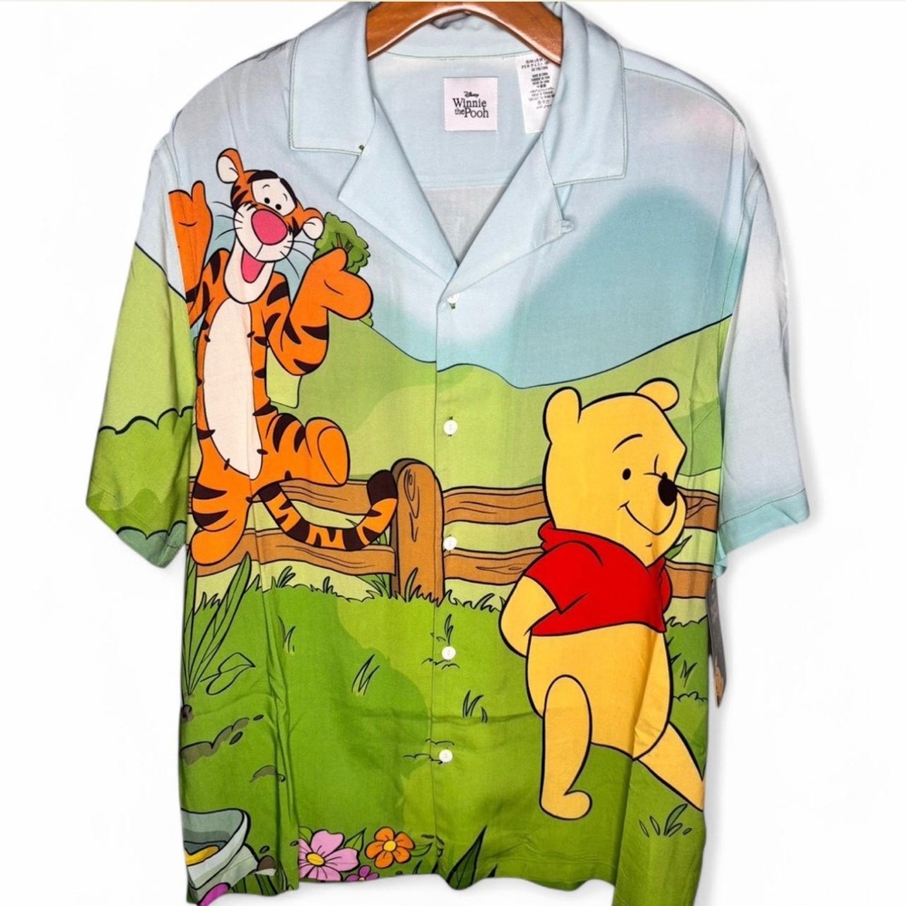 NEW Disney Winnie the Pooh Men’s Button-down Short Sleeve Shirt (NWT)
